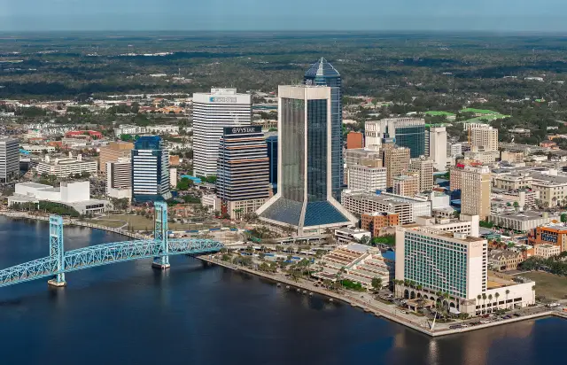 Downtown Jacksonville, Florida skyline and the Main Street Bridge over the St. Johns River